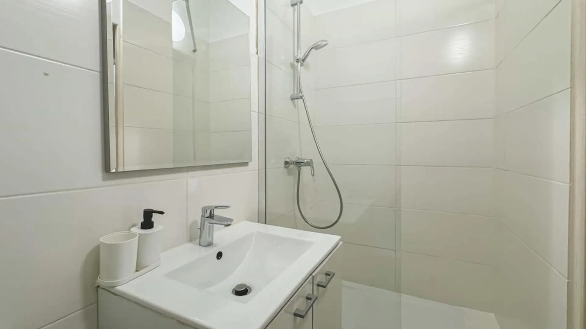 Flexliving - Whole Flat - Mesnil Daire Paris Fransa